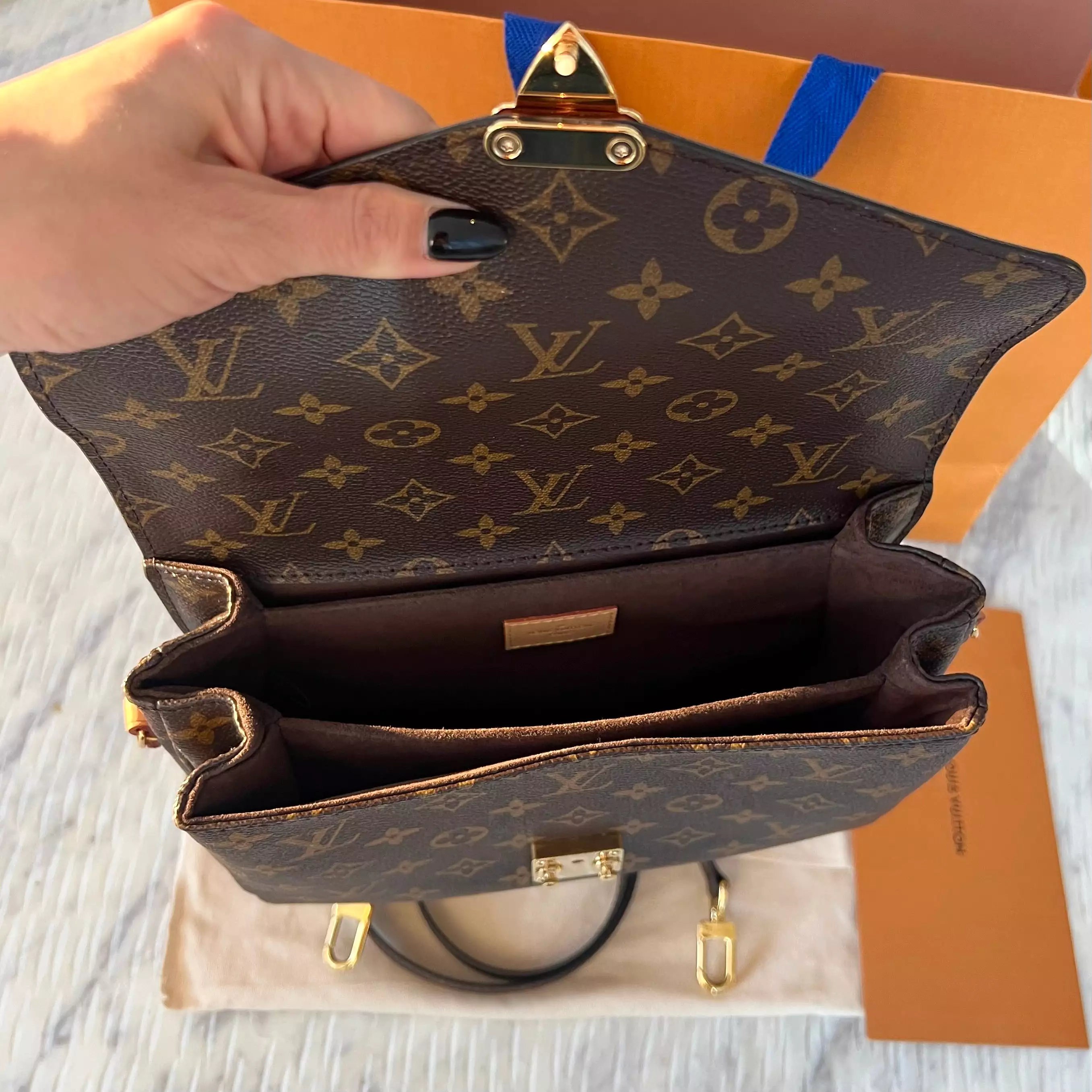 Louis Vuitton Pochette Metis Bag