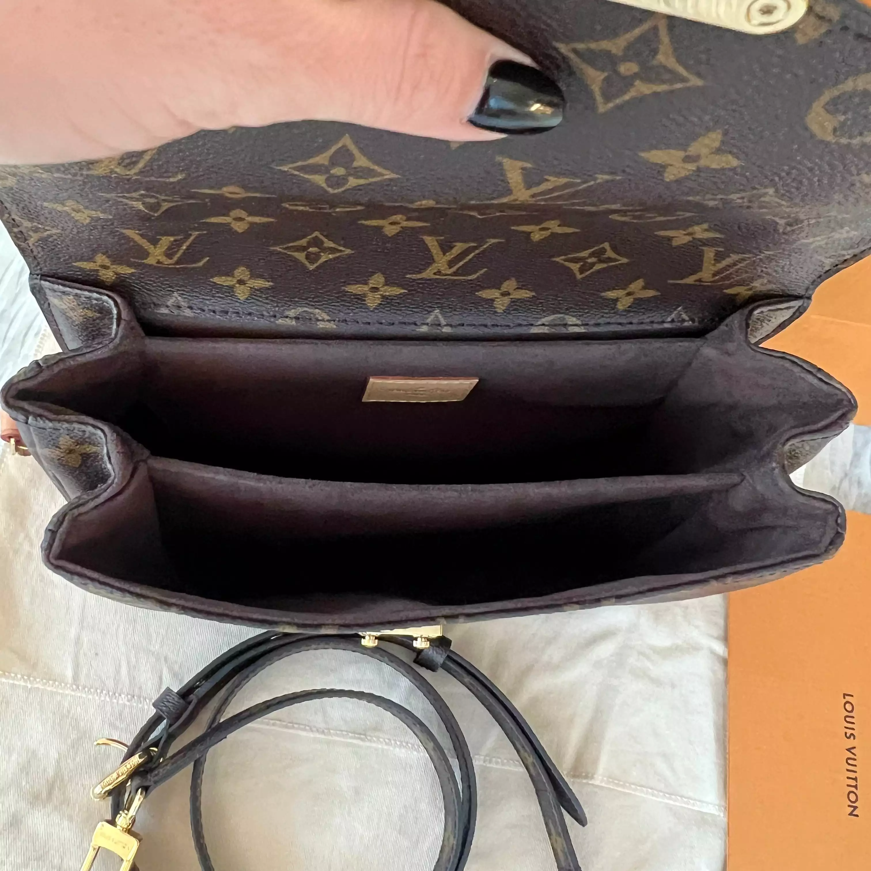 Louis Vuitton Pochette Metis Bag