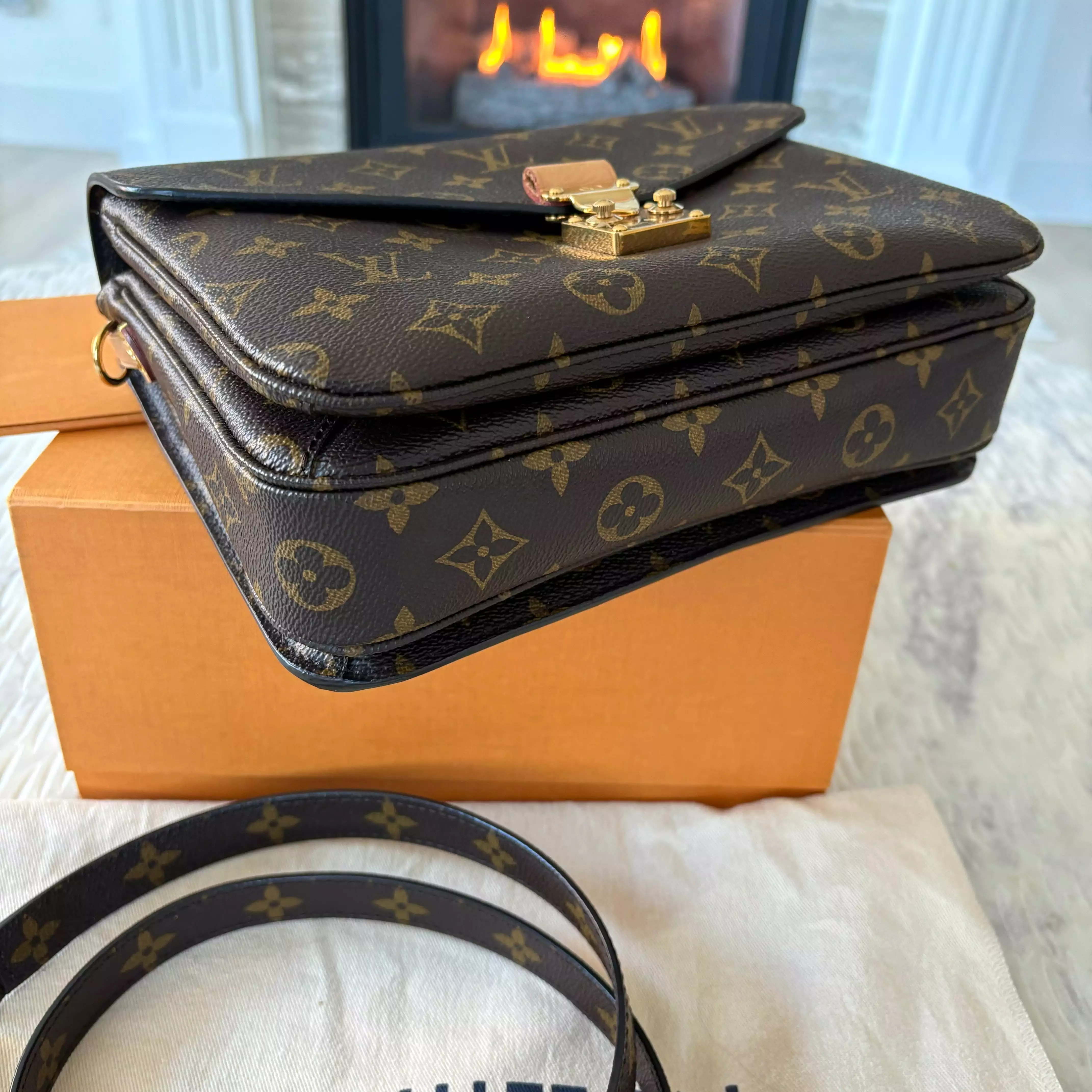 Louis Vuitton Pochette Métis Bag