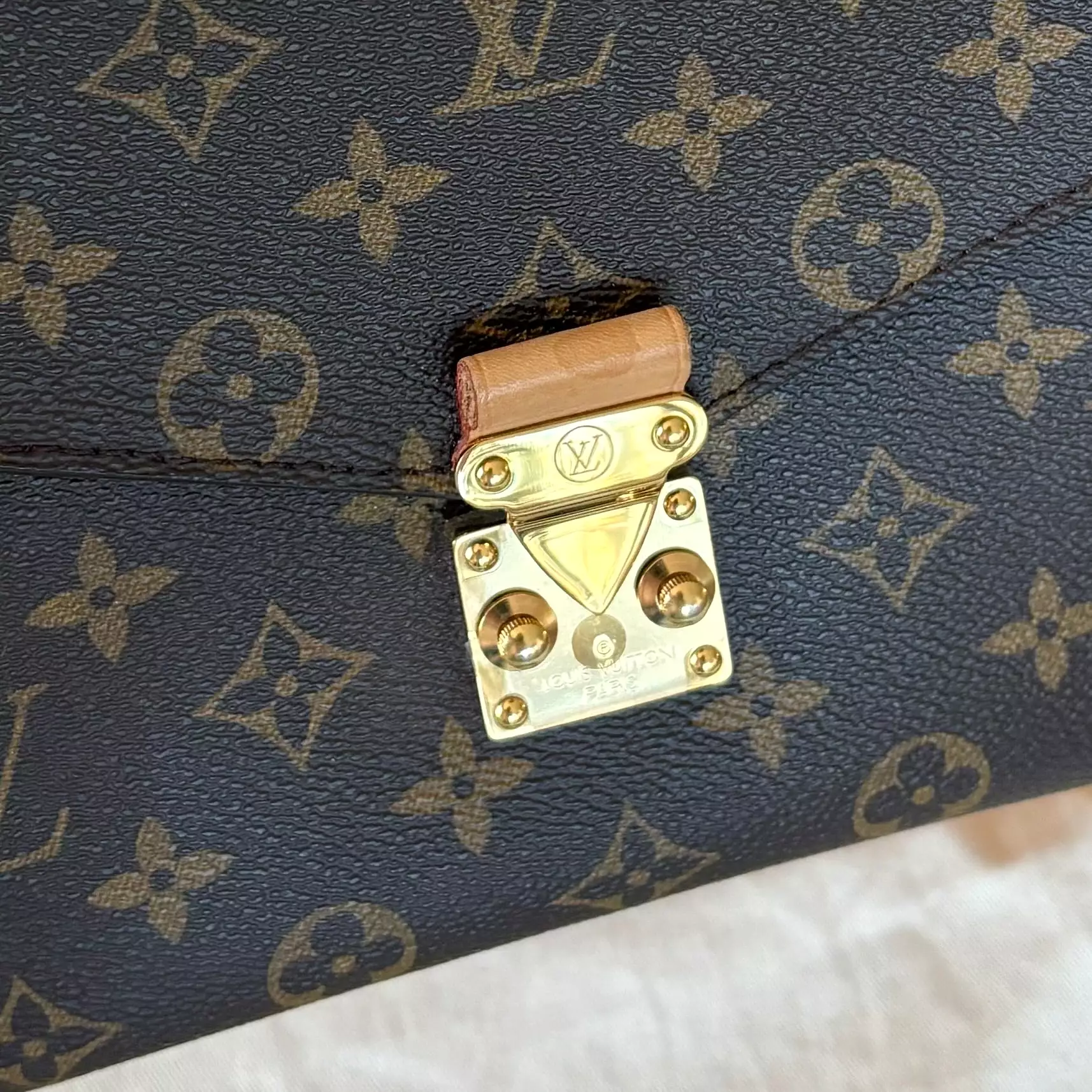 Louis Vuitton Pochette Métis Bag