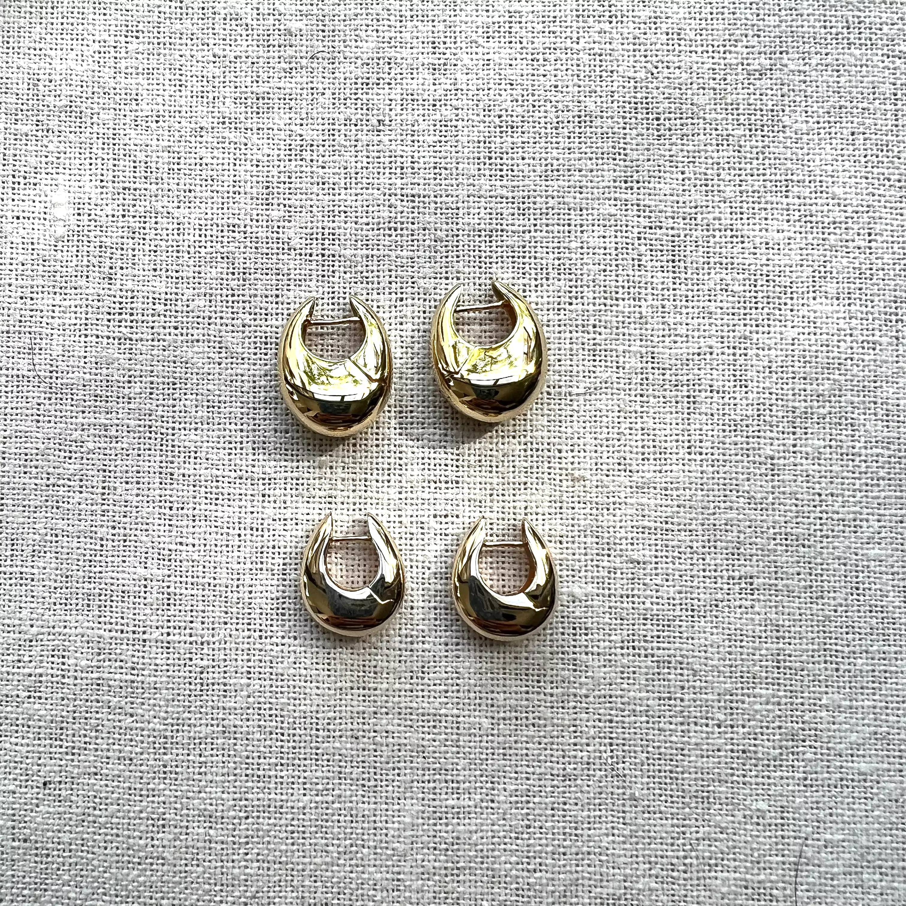 Sloping Hinge Hoops Large, Gold